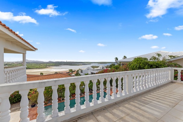 Seru Bottelier – Luxury Villa with Pool and Panoramic Salt Flats Views