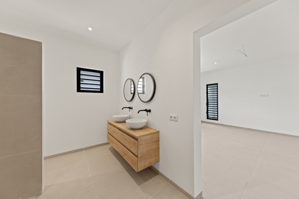 Blue Bay - Luxueze nieuwbouwwoning met 4 slaapkamers en zwembad