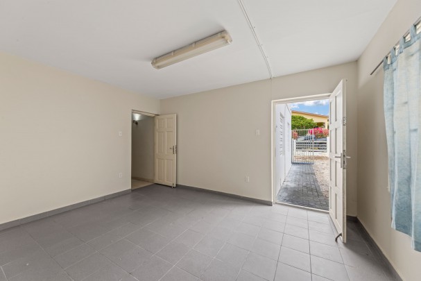 Cas Grandi &ndash; Spacious fixer-upper with apartment in a quiet location