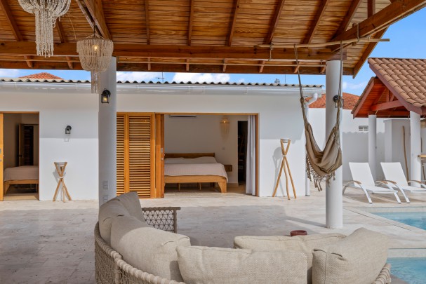 Julianadorp - Modern renovated detached villa with swimming pool