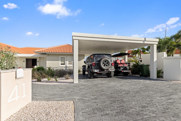 Blue Bay – Exclusive villa met adembenemend uitzicht  