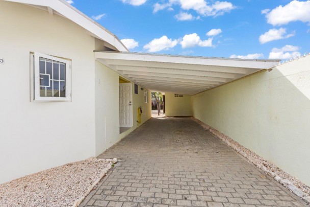 Montaña - Recompensa Park Detached 2-Bedroom Bungalow with Studio