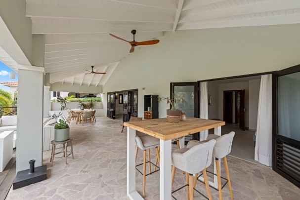Blue Bay - Stylish 5-Bedroom Villa with Pool on the Golf Course