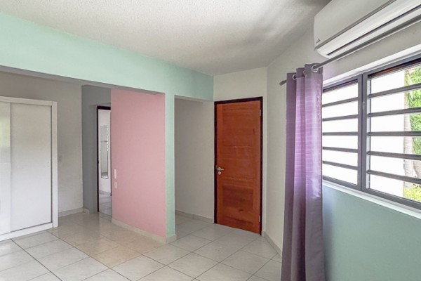 Spacious 3-bedroom villa with separate apartment