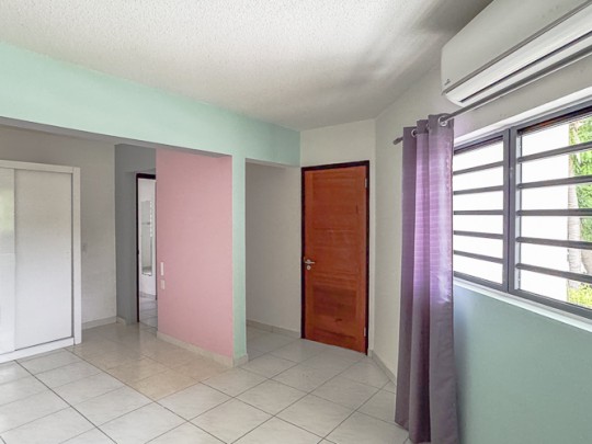 Spacious 3-bedroom villa in quiet residential area