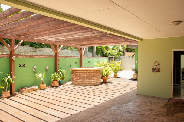 Charmant 3-Slaapkamer Huis met Tuin & Gastenappartement – Cerito