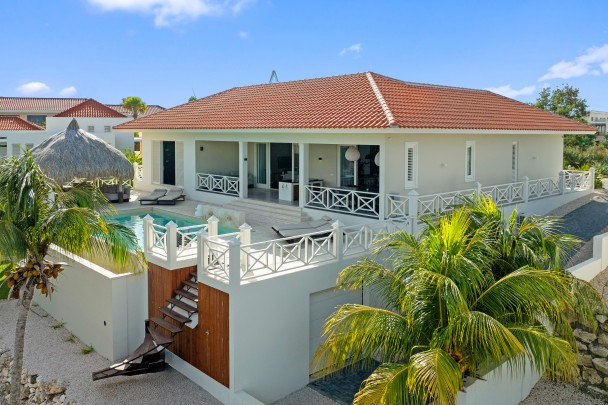 Blue Bay – Exclusive villa met adembenemend uitzicht  