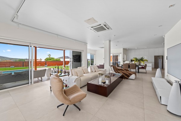 Jan Sofat luxe villa met 2 appartementen & panoramisch uitzicht