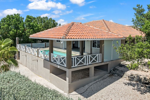 Blue Bay BB-39 – Spacious Villa with Pool and Sea View