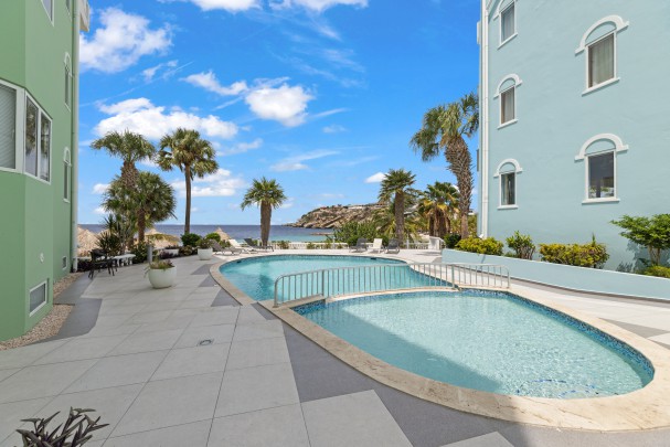 Blue Bay - Spectacular Oceanfront Penthouse