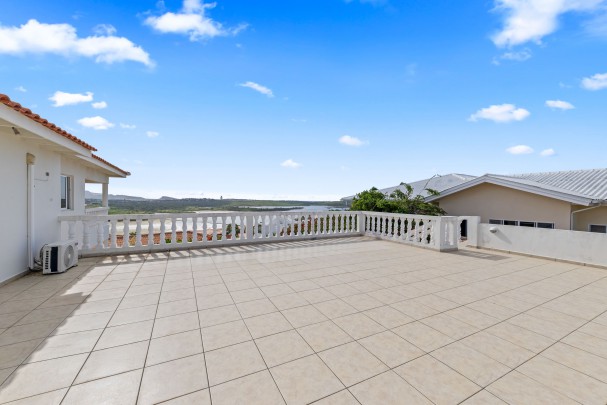 Seru Bottelier – Luxury Villa with Pool and Panoramic Salt Flats Views