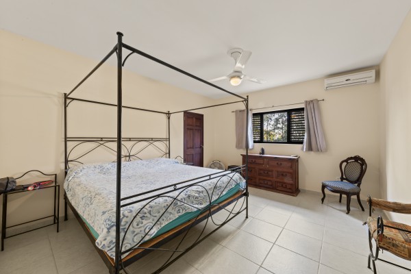Blue Bay – Grote villa met twee ruime appartementen