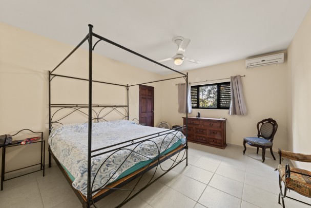 Blue Bay &ndash; Grote villa met twee ruime appartementen