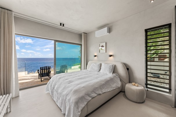 Blue Bay &ndash; Spectaculaire klif villa op exclusieve B-sectie   