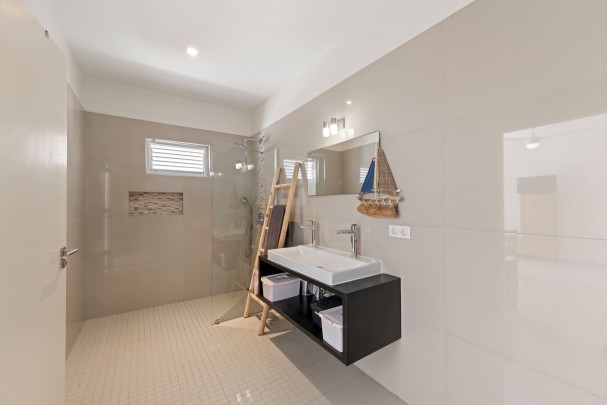 Blue Bay BO 4 &ndash; Elegant villa with unique views over the golf course