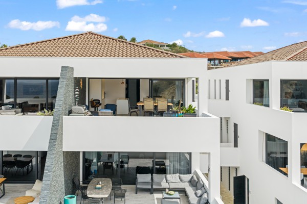 BLUE BAY – Luxury apartment in the Reef with two bedrooms and sea view
