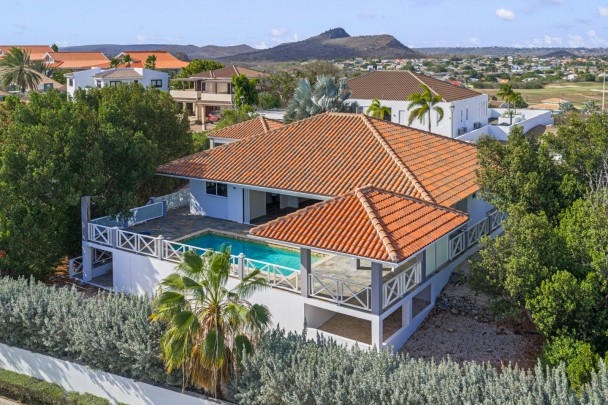 Blue Bay BB-39 &ndash; Spacious Villa with Pool and Sea View