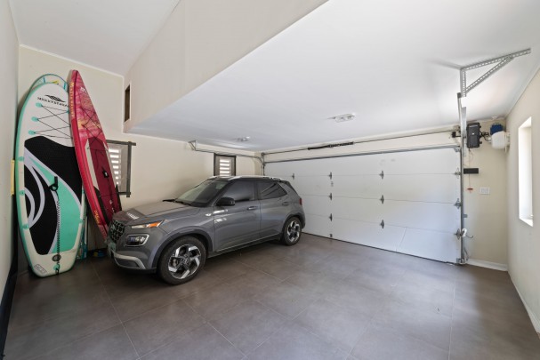 Sun Valley - Modern Detached Home with Garage on Spacious Lot