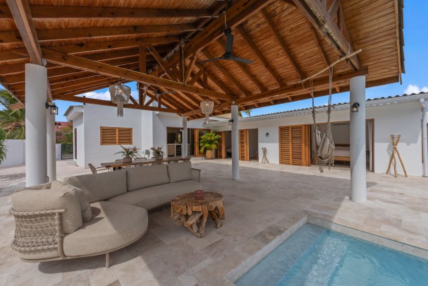 Julianadorp - Modern renovated detached villa with swimming pool