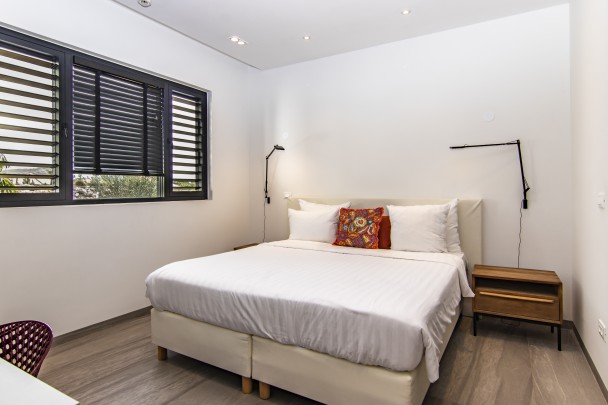 The Shore - Beachfront luxury 3-bedroom apartment with separate studio
