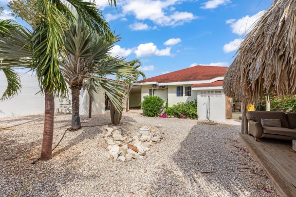 Montaña - Recompensa Park Detached 2-Bedroom Bungalow with Studio
