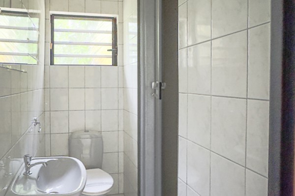 Spacious 3-bedroom villa with separate apartment