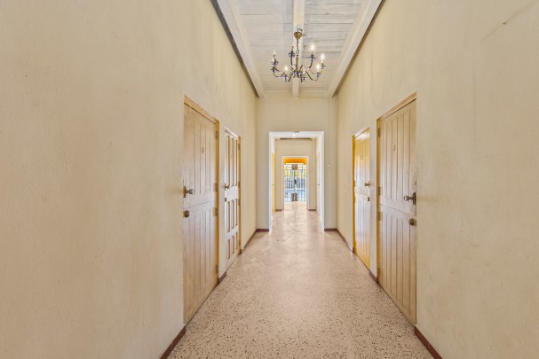 Fully operational student housing complex with 30 rooms for sale