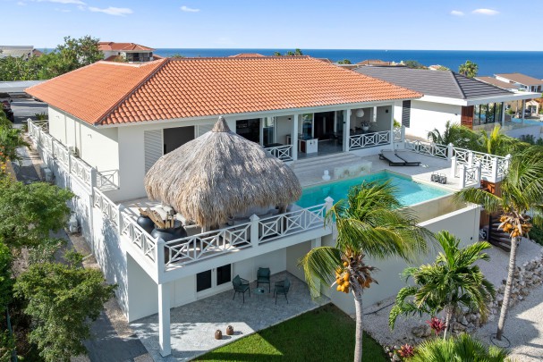 Blue Bay – Exclusive villa met adembenemend uitzicht  