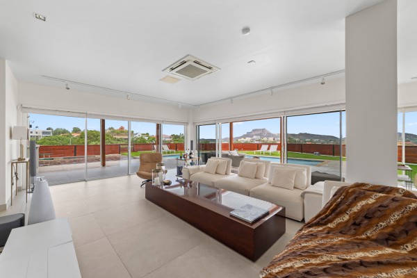 Jan Sofat luxe villa met 2 appartementen & panoramisch uitzicht