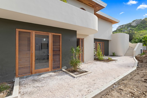 Blue Bay – High-end, luxurious newly built villa with rental potential