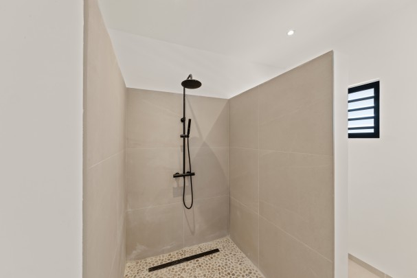 Blue Bay - Luxueze nieuwbouwwoning met 4 slaapkamers en zwembad