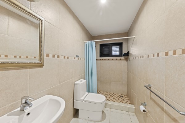 Blue Bay – Grote villa met twee ruime appartementen