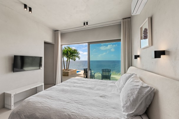 Blue Bay &ndash; Spectaculaire klif villa op exclusieve B-sectie   