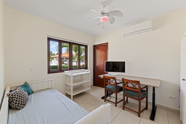 Blue Bay L-section &ndash; three-bedroom villa with a lovely outdoor space