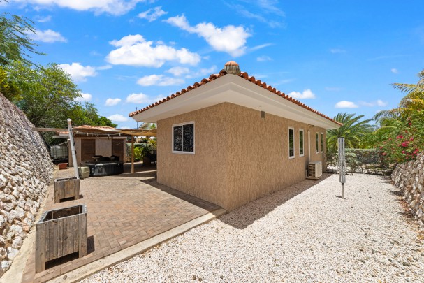 Sun Valley - Modern Detached Home with Garage on Spacious Lot