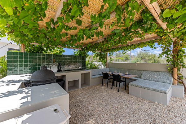 Luxury Villa with 4 Bedrooms, Pool & Guest Suite in Blue Bay