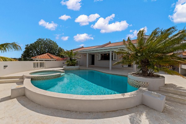 Blue Bay BD61 - Spacious Villa with Guest Apartment