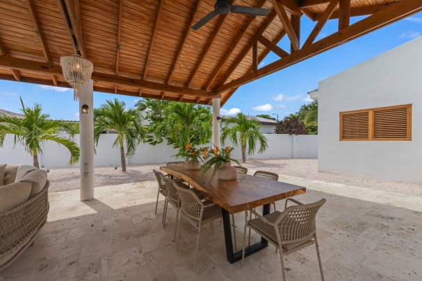 Julianadorp - Modern renovated detached villa with swimming pool