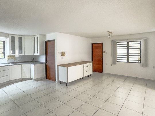 Spacious 3-bedroom villa in quiet residential area