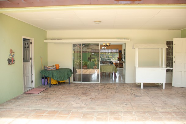 Charmant 3-Slaapkamer Huis met Tuin & Gastenappartement – Cerito