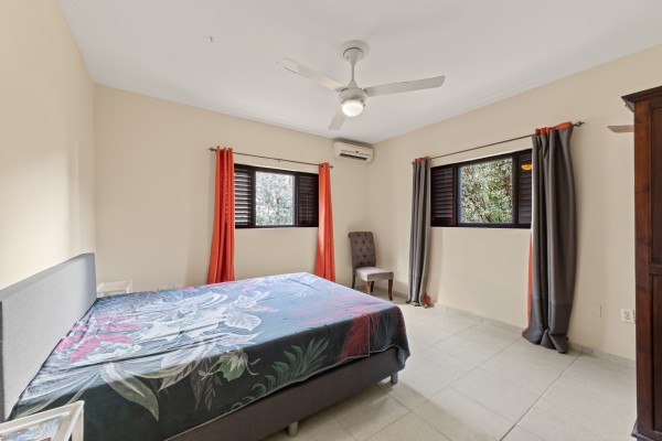 Blue Bay – Grote villa met twee ruime appartementen