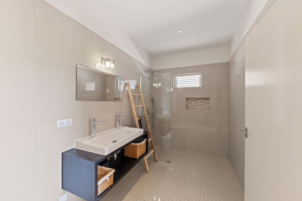 Blue Bay BO 4 &ndash; Elegant villa with unique views over the golf course