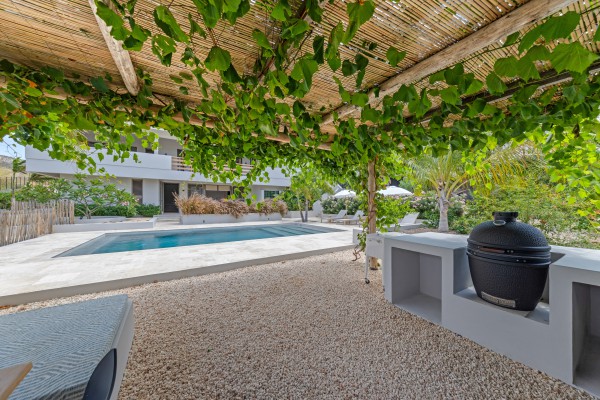 Luxury Villa with 4 Bedrooms, Pool & Guest Suite in Blue Bay