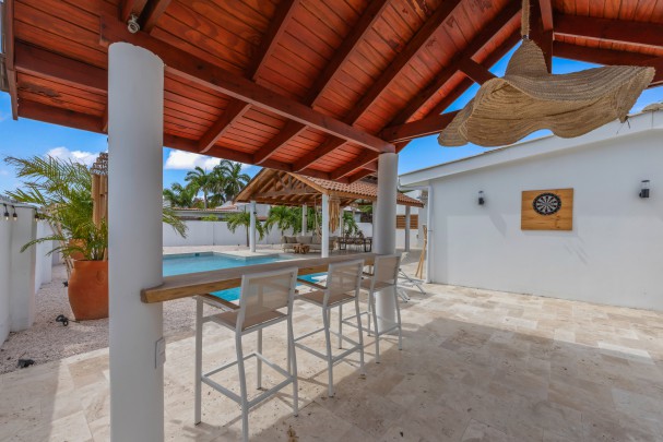Julianadorp - Modern renovated detached villa with swimming pool