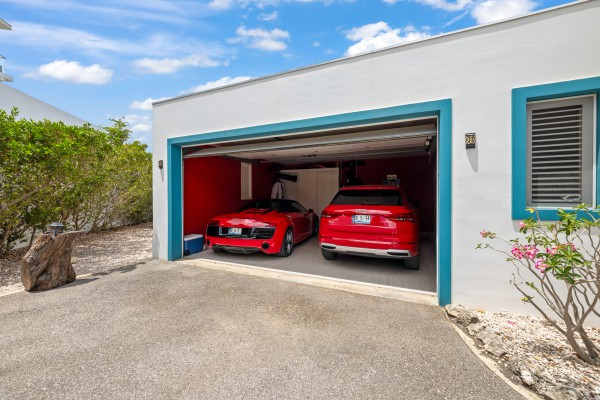 Blue Bay BT 06 – ‘Fifty shades of Blue’ Luxury Oceanview Villa