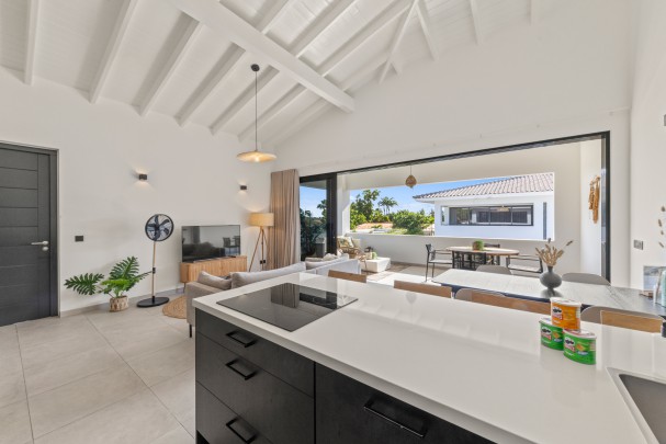 Luxury penthouse in gated resort with pool – Jan Thiel