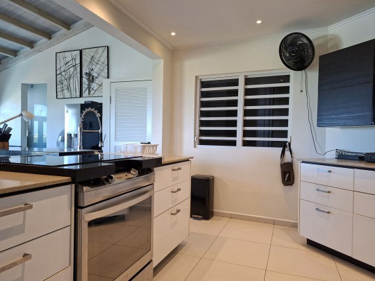 Kaya Modoc - Spacious home with pool and separate studio