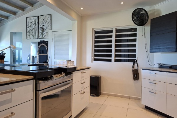 Kaya Modoc - Ruime woning met zwembad en aparte studio