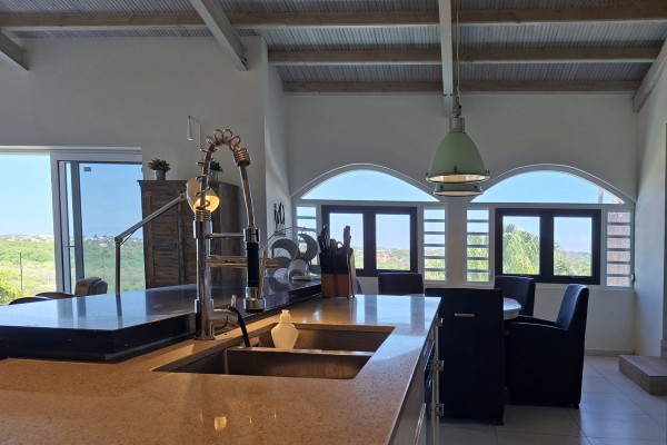 Kaya Modoc - Ruime woning met zwembad en aparte studio