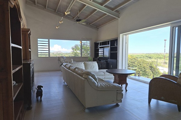 Kaya Modoc - Ruime woning met zwembad en aparte studio